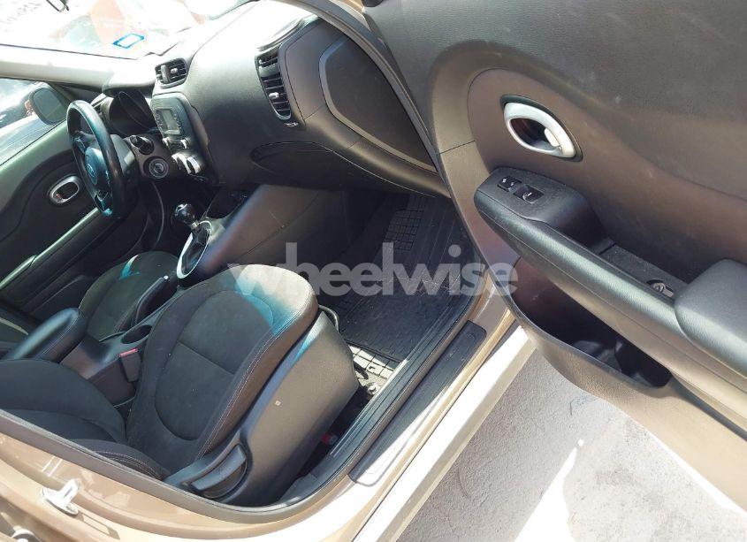 Photo 5 of 2016 Kia Soul (VIN KNDJN2A24G7291752)