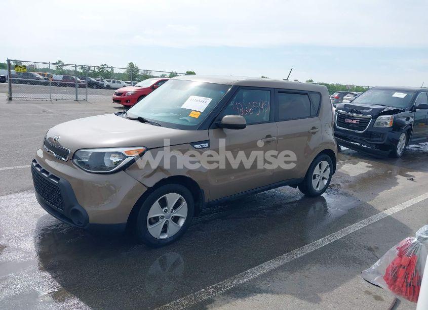 Photo 2 of 2016 Kia Soul (VIN KNDJN2A24G7295350)