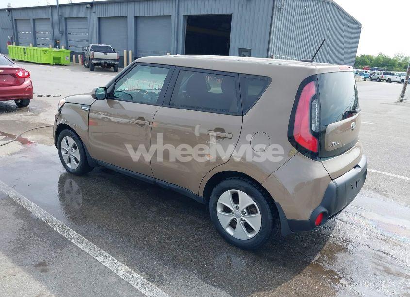Photo 3 of 2016 Kia Soul (VIN KNDJN2A24G7295350)