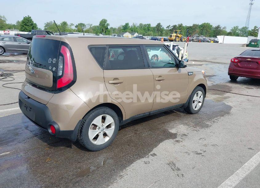 Photo 4 of 2016 Kia Soul (VIN KNDJN2A24G7295350)