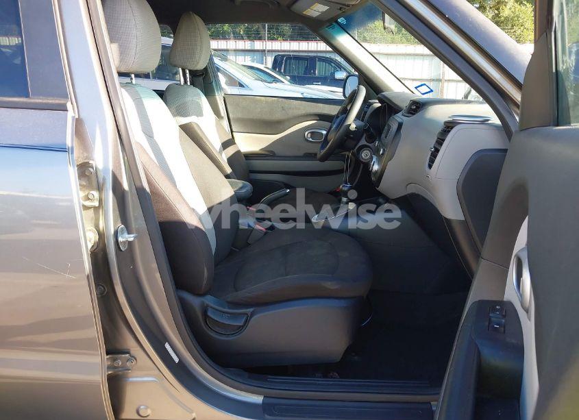 Photo 5 of 2016 Kia Soul (VIN KNDJN2A24G7306508)