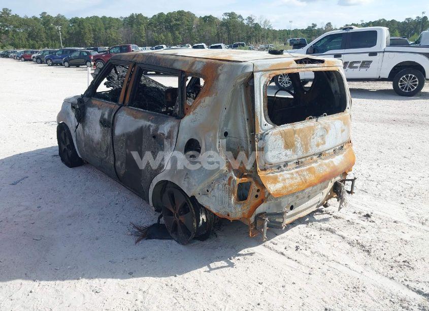 Photo 3 of 2016 Kia Soul (VIN KNDJN2A24G7355885)