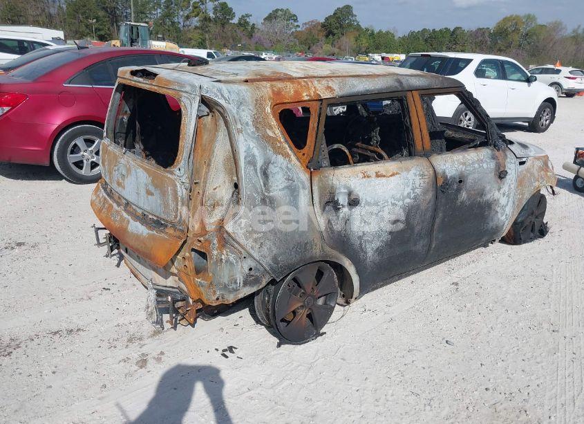 Photo 4 of 2016 Kia Soul (VIN KNDJN2A24G7355885)