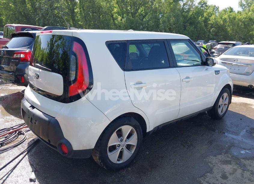 Photo 4 of 2016 Kia Soul (VIN KNDJN2A24G7362318)