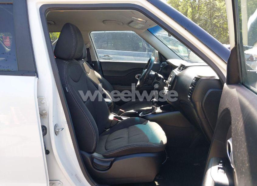 Photo 5 of 2016 Kia Soul (VIN KNDJN2A24G7362318)