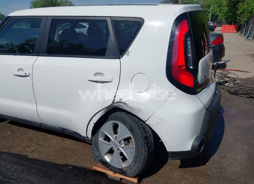 Photo 6 of 2016 Kia Soul (VIN KNDJN2A24G7362318)