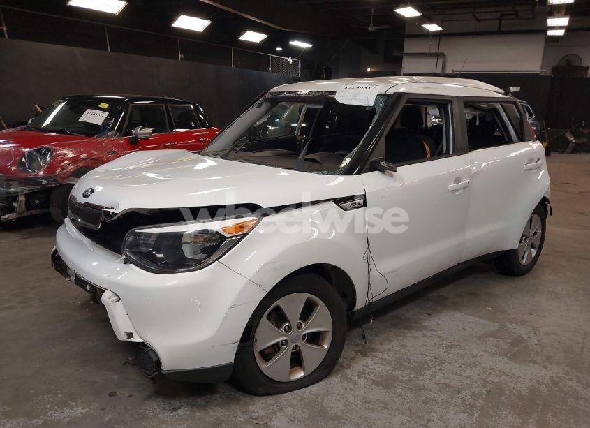 Photo 2 of 2016 Kia Soul (VIN KNDJN2A24G7821430)