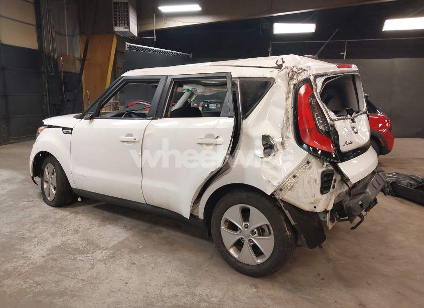 Photo 3 of 2016 Kia Soul (VIN KNDJN2A24G7821430)