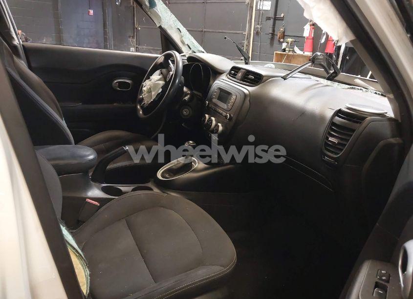 Photo 5 of 2016 Kia Soul (VIN KNDJN2A24G7821430)