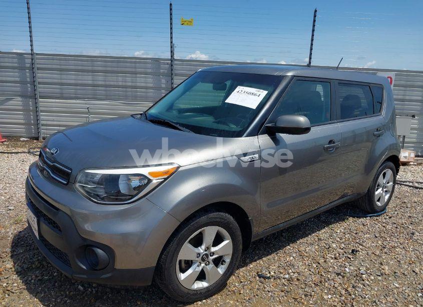 Photo 2 of 2017 Kia Soul (VIN KNDJN2A24H7474425)