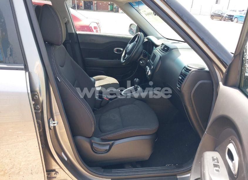 Photo 5 of 2017 Kia Soul (VIN KNDJN2A24H7474425)