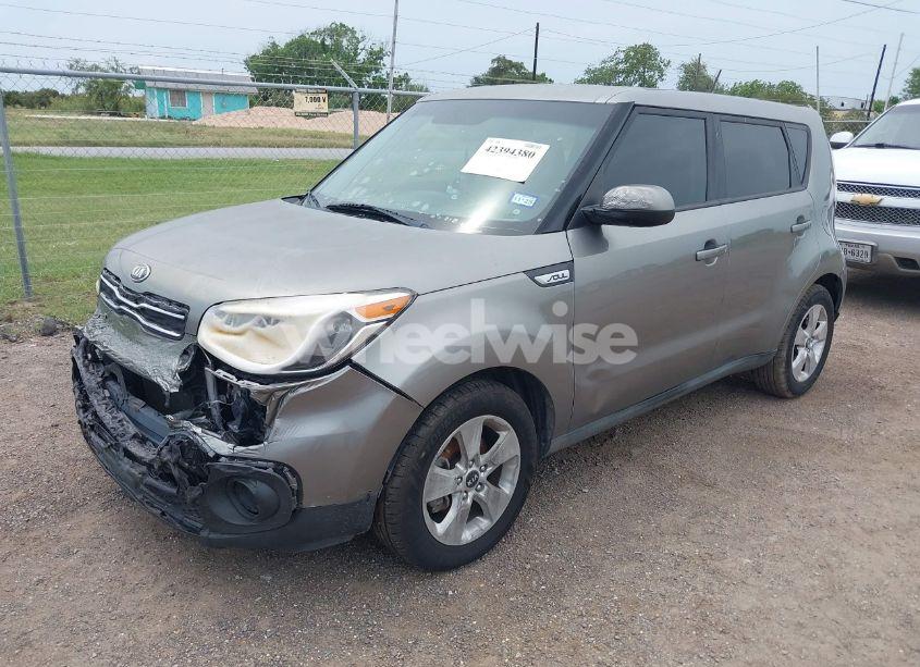 Photo 2 of 2017 Kia Soul (VIN KNDJN2A24H7490995)
