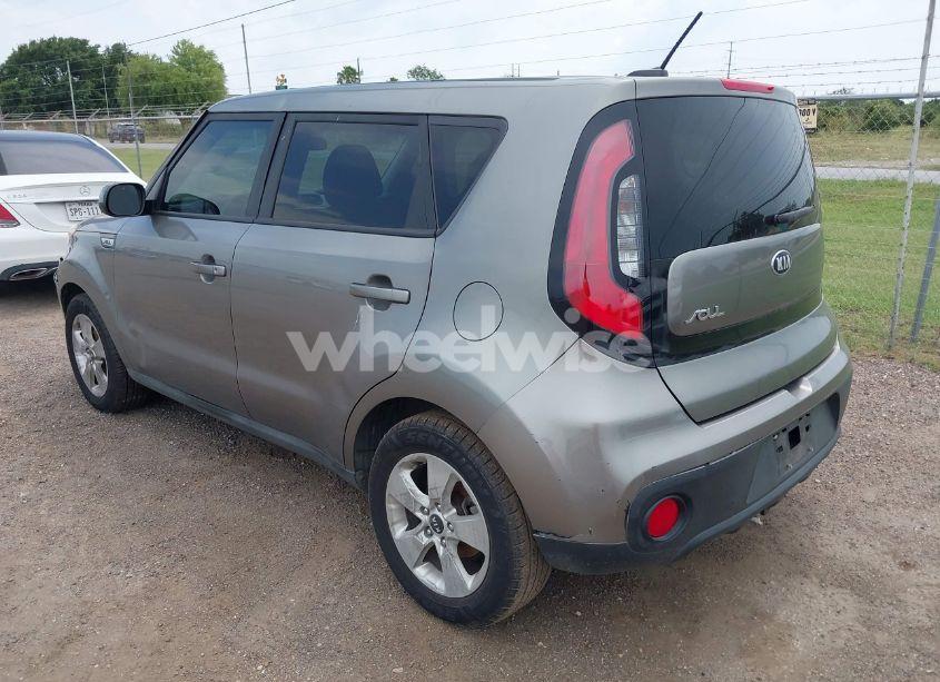 Photo 3 of 2017 Kia Soul (VIN KNDJN2A24H7490995)