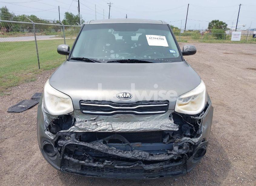 Photo 6 of 2017 Kia Soul (VIN KNDJN2A24H7490995)
