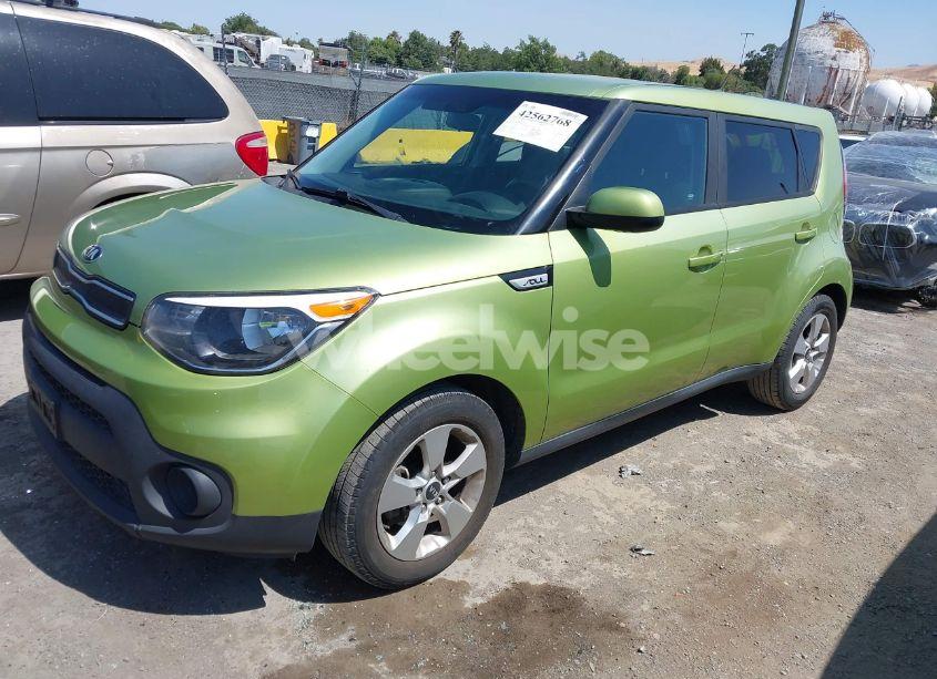 Photo 2 of 2017 Kia Soul (VIN KNDJN2A24H7881614)