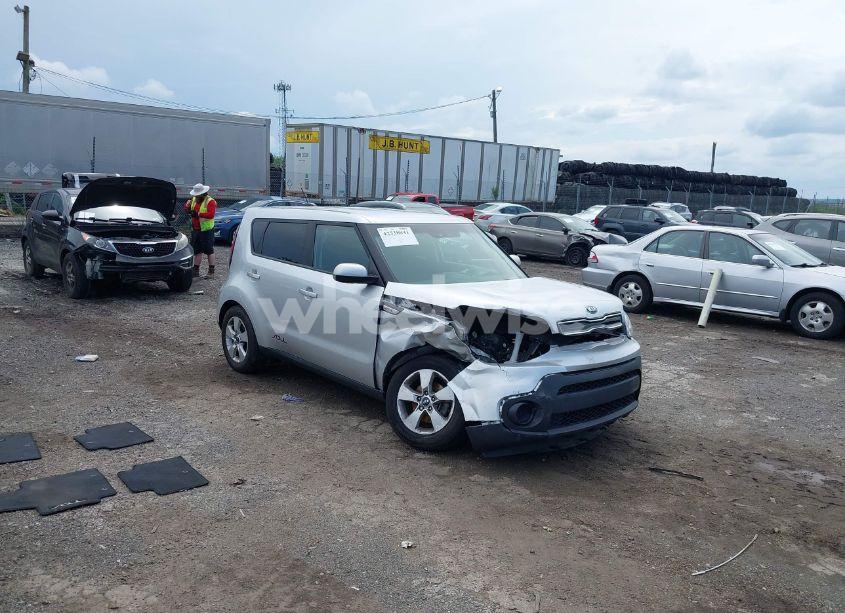 2018 Kia Soul (VIN KNDJN2A24J7569184) main photo