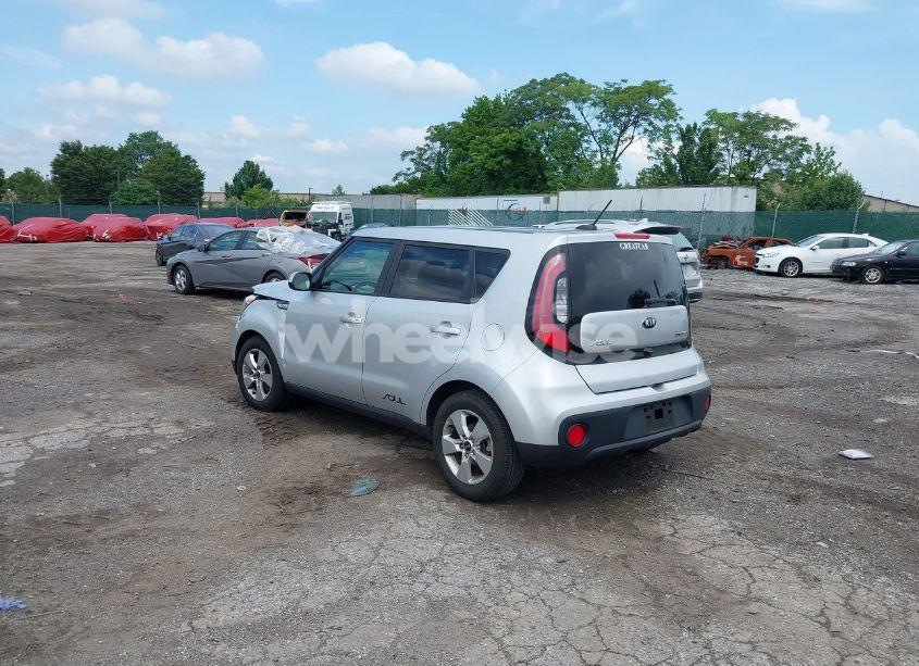 Photo 3 of 2018 Kia Soul (VIN KNDJN2A24J7569184)