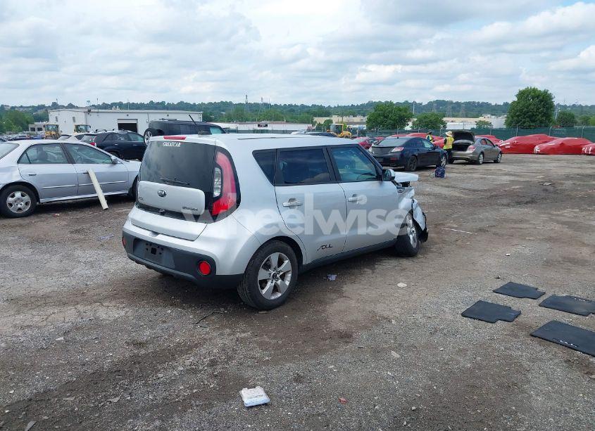 Photo 4 of 2018 Kia Soul (VIN KNDJN2A24J7569184)