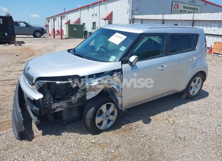 Photo 2 of 2019 Kia Soul (VIN KNDJN2A24K7020179)