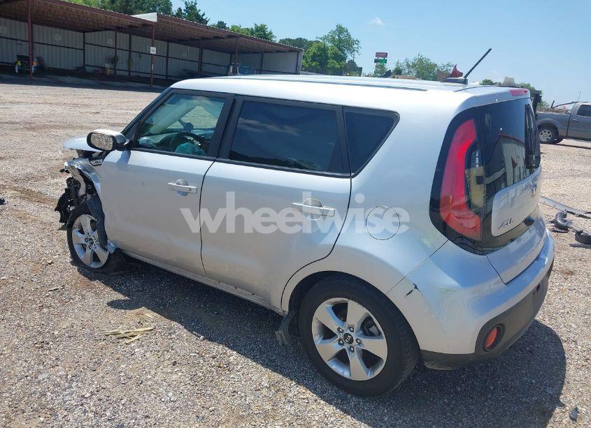 Photo 3 of 2019 Kia Soul (VIN KNDJN2A24K7020179)