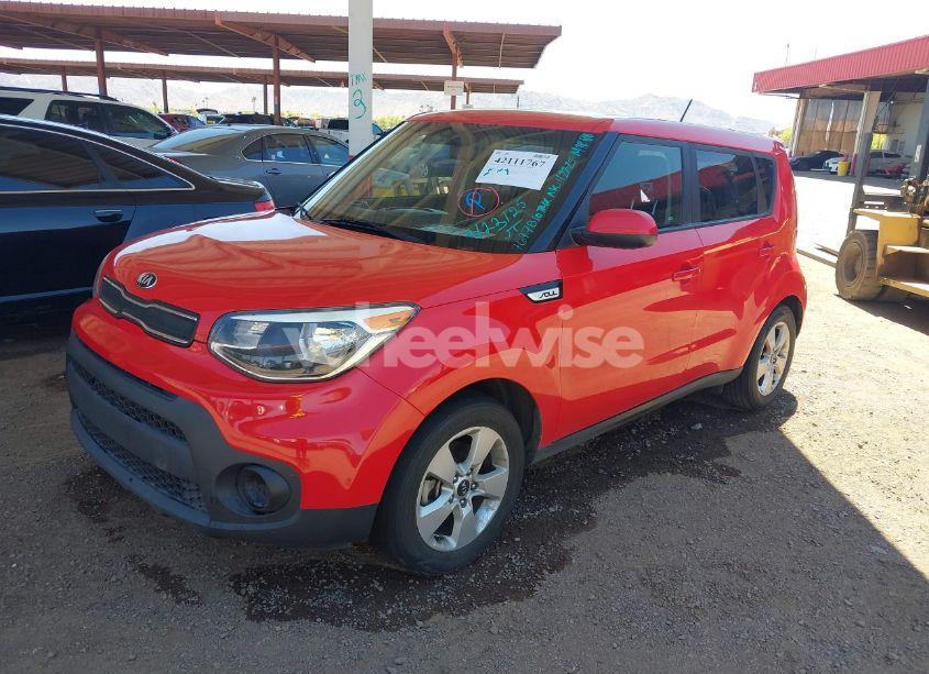 Photo 2 of 2019 Kia Soul (VIN KNDJN2A24K7677810)