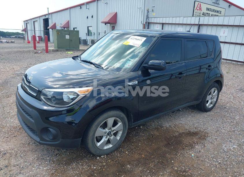Photo 2 of 2019 Kia Soul (VIN KNDJN2A24K7921343)