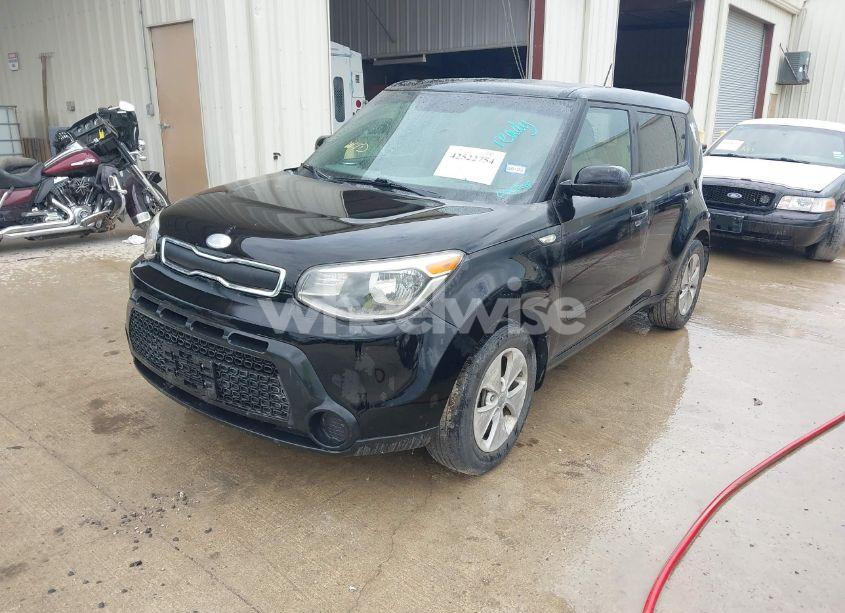 Photo 2 of 2014 Kia Soul (VIN KNDJN2A25E7718112)