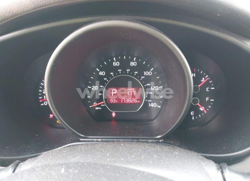 Photo 7 of 2014 Kia Soul (VIN KNDJN2A25E7718112)