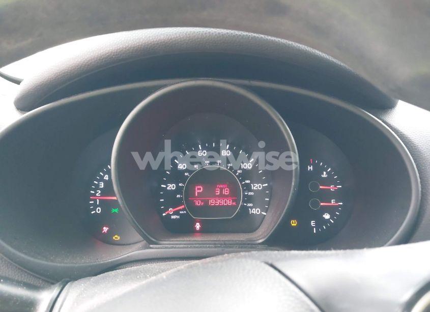 Photo 7 of 2014 Kia Soul (VIN KNDJN2A25E7733497)