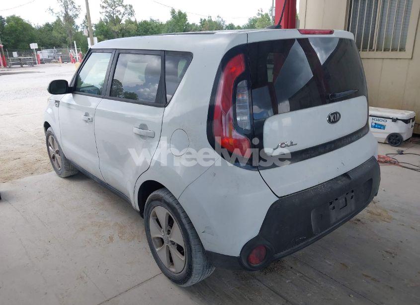 Photo 3 of 2015 Kia Soul (VIN KNDJN2A25F7129921)