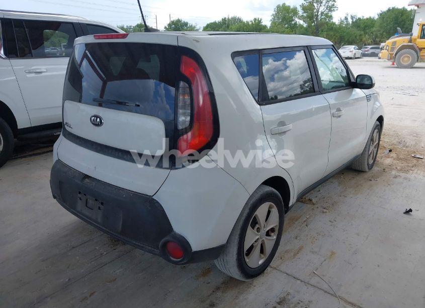 Photo 4 of 2015 Kia Soul (VIN KNDJN2A25F7129921)