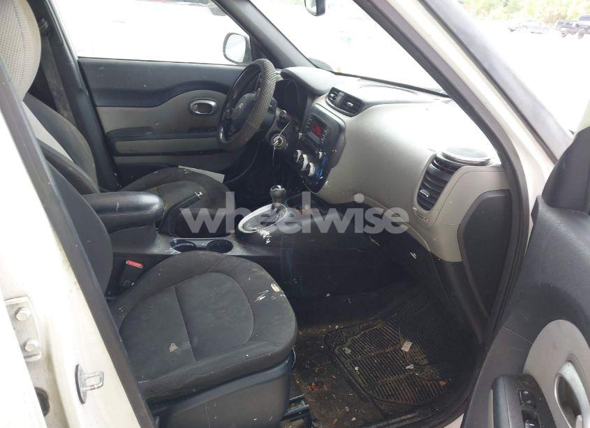 Photo 5 of 2015 Kia Soul (VIN KNDJN2A25F7129921)