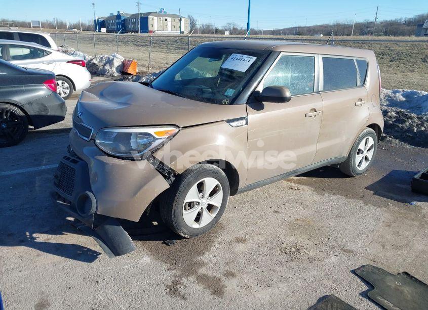 Photo 2 of 2015 Kia Soul (VIN KNDJN2A25F7147335)