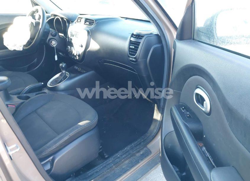 Photo 5 of 2015 Kia Soul (VIN KNDJN2A25F7147335)