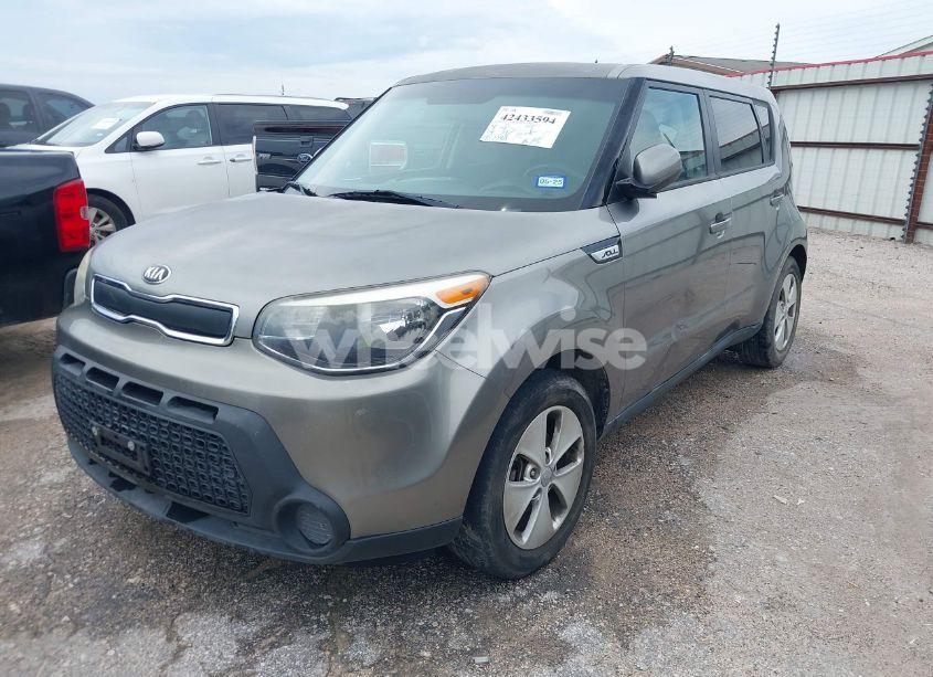 Photo 2 of 2015 Kia Soul (VIN KNDJN2A25F7174874)