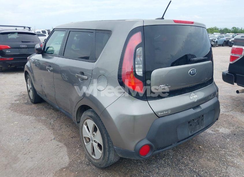 Photo 3 of 2015 Kia Soul (VIN KNDJN2A25F7174874)