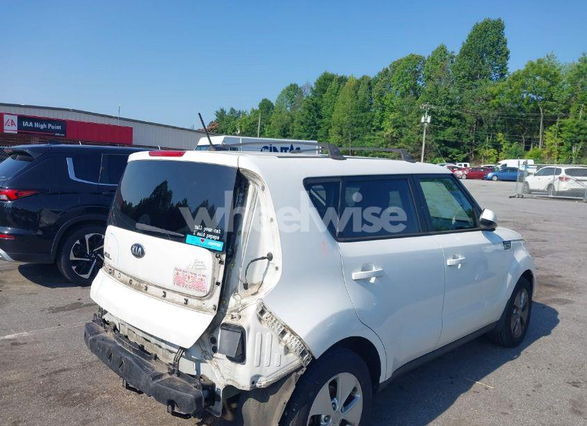 Photo 4 of 2015 Kia Soul (VIN KNDJN2A25F7176558)