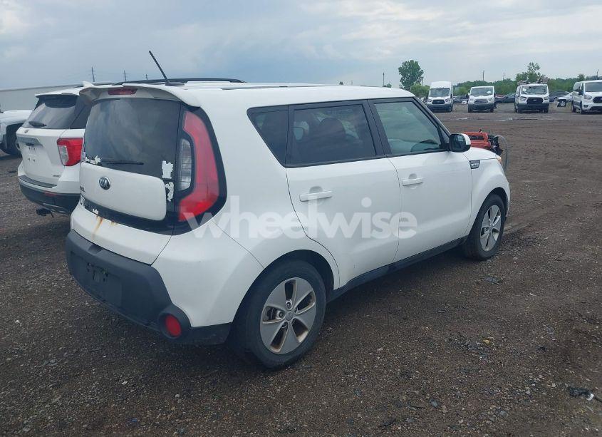 Photo 4 of 2015 Kia Soul (VIN KNDJN2A25F7802366)