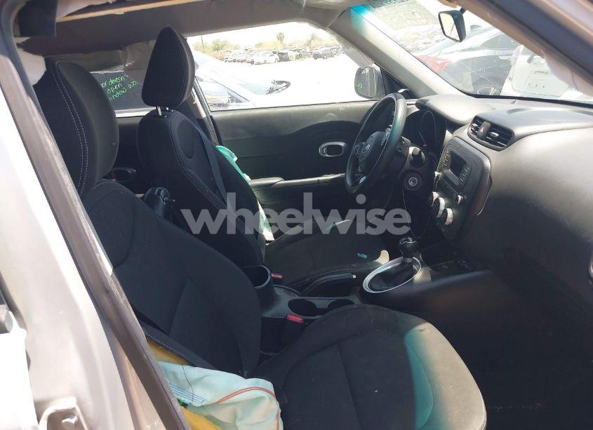 Photo 5 of 2015 Kia Soul (VIN KNDJN2A25F7804909)
