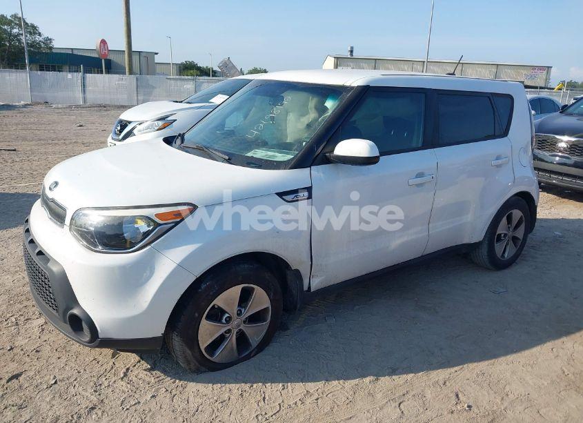 Photo 2 of 2016 Kia Soul (VIN KNDJN2A25G7281358)