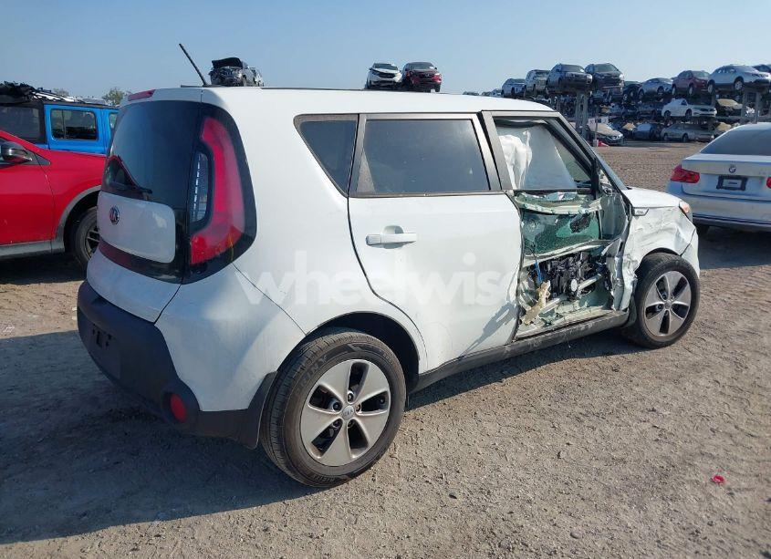 Photo 4 of 2016 Kia Soul (VIN KNDJN2A25G7281358)