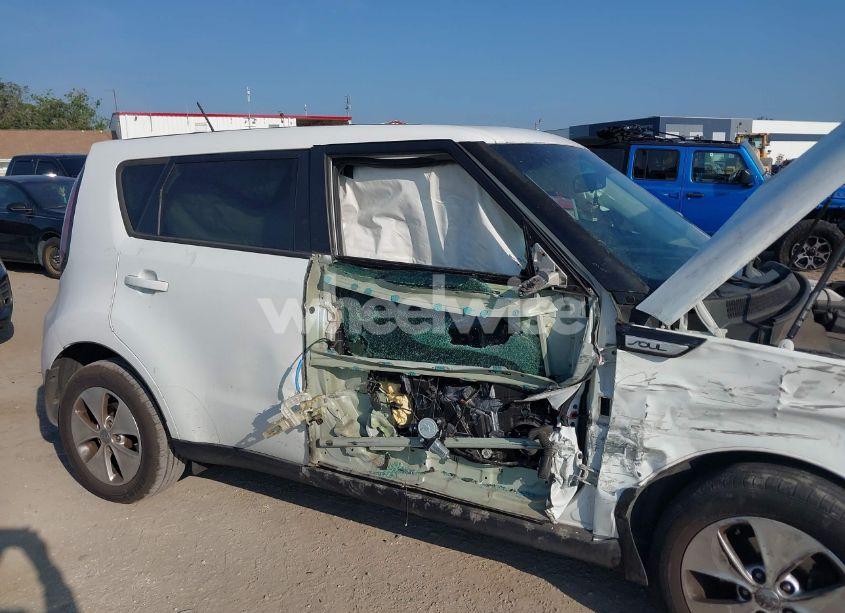 Photo 6 of 2016 Kia Soul (VIN KNDJN2A25G7281358)