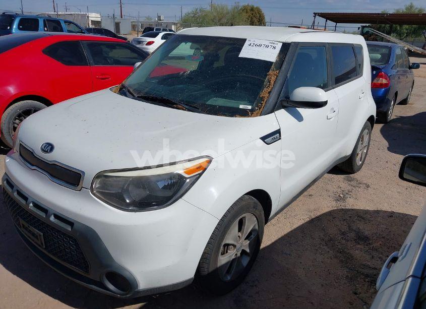 Photo 2 of 2016 Kia Soul (VIN KNDJN2A25G7317632)