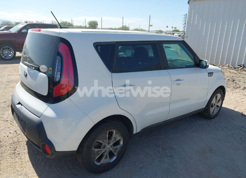 Photo 4 of 2016 Kia Soul (VIN KNDJN2A25G7317632)
