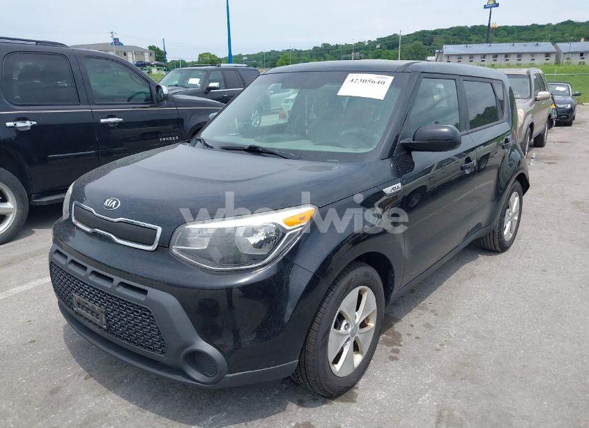 Photo 2 of 2016 Kia Soul (VIN KNDJN2A25G7347570)