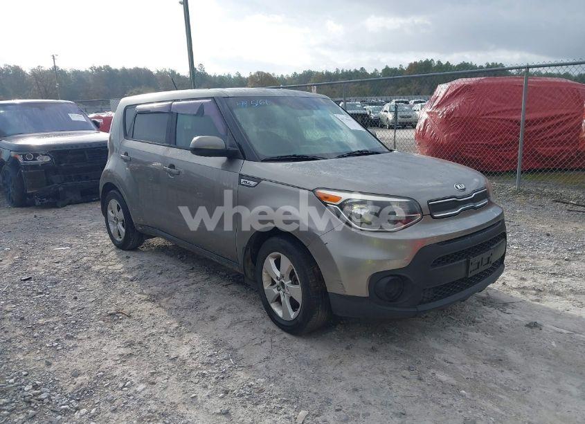 2017 Kia Soul (VIN KNDJN2A25H7445161) main photo