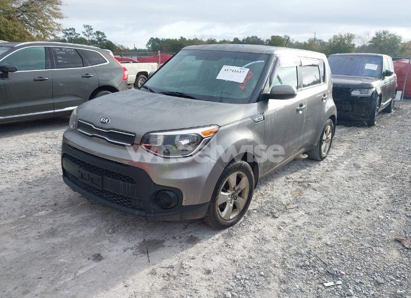 Photo 2 of 2017 Kia Soul (VIN KNDJN2A25H7445161)