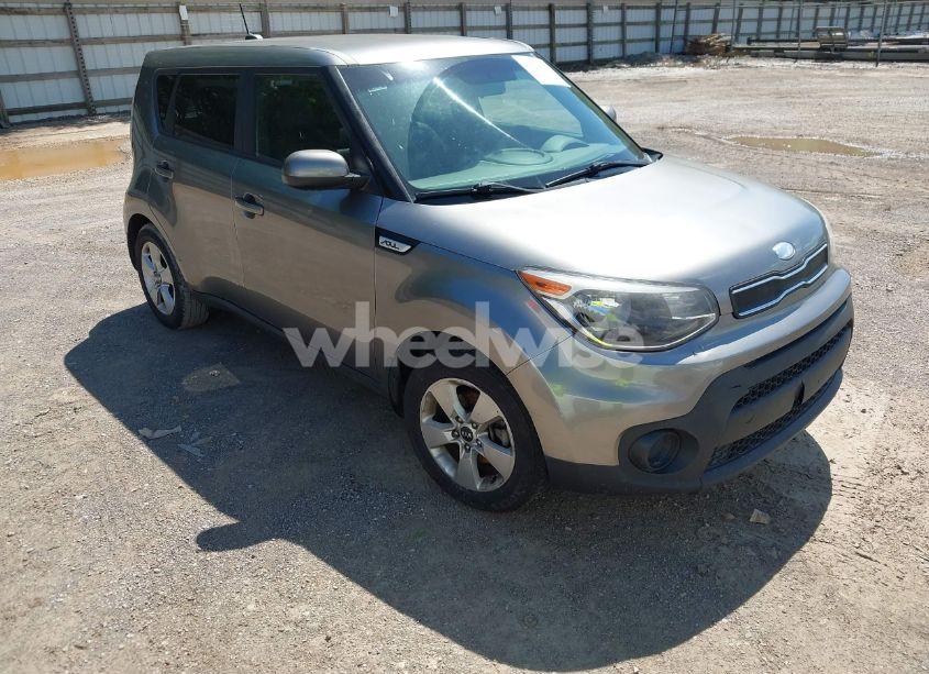 2017 Kia Soul (VIN KNDJN2A25H7450683) main photo