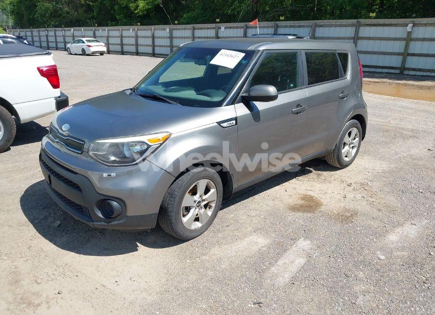 Photo 2 of 2017 Kia Soul (VIN KNDJN2A25H7450683)