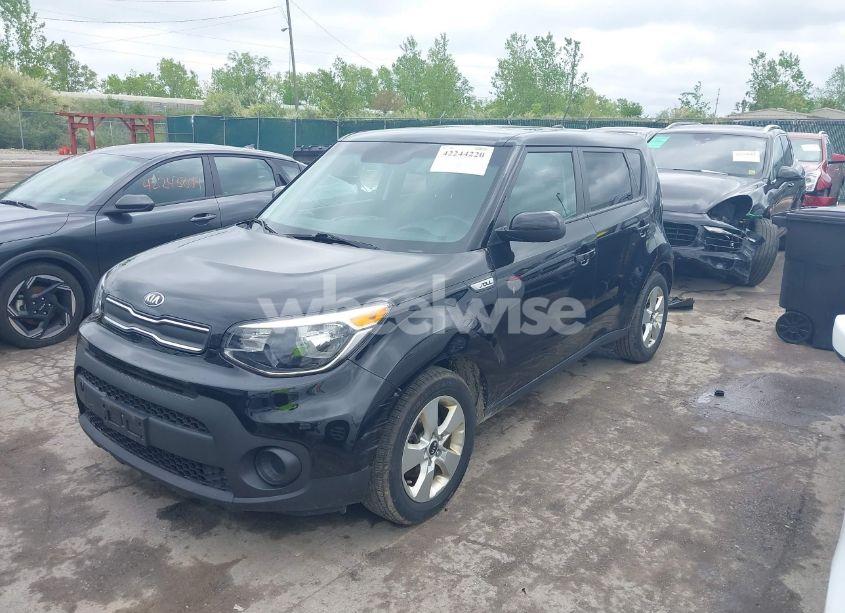 Photo 2 of 2018 Kia Soul (VIN KNDJN2A25J7581425)